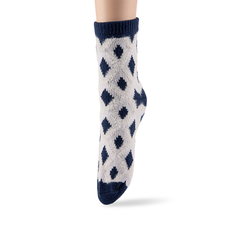 RZ305-1 Polyester Velvet Vintage Diamond Feather Yarn Mid-Calf Socks RZ305-1 Polyester Velvet Vintage Diamond Feather Yarn Mid-Calf Socks